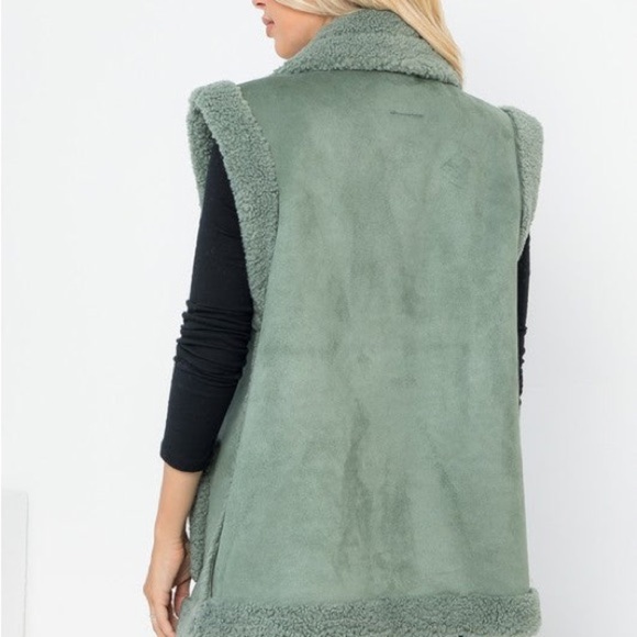 Cozy Green Sherpa-Lined Vest - Picture 7 of 7